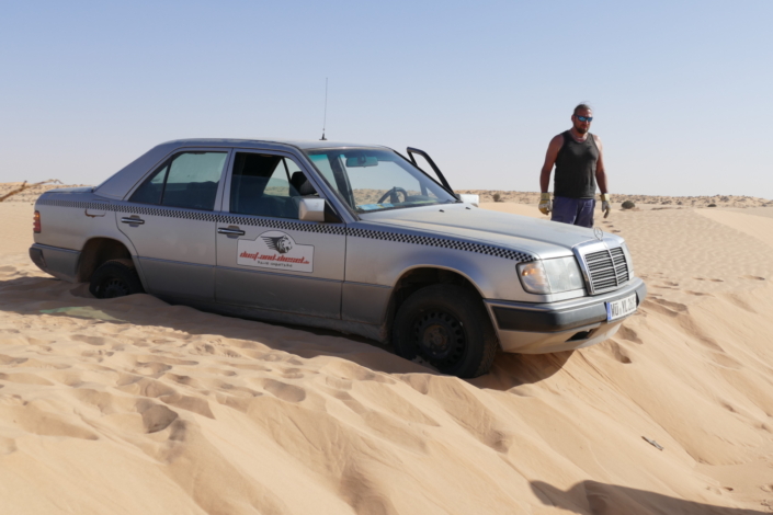 Mercedes W124 eingesandet Sahara